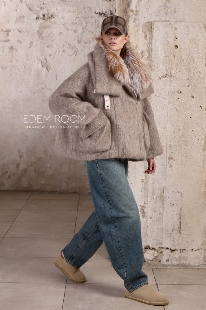 модная куртка - пуховик с мехом