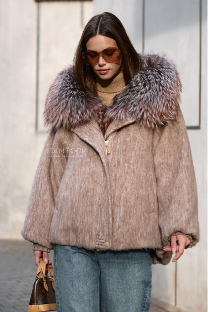 куртка пуховая с меховым капюшоном куртка пуховая с меховым капюшоном