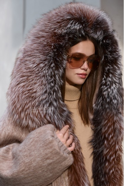 куртка пуховая с меховым капюшоном куртка пуховая с меховым капюшоном