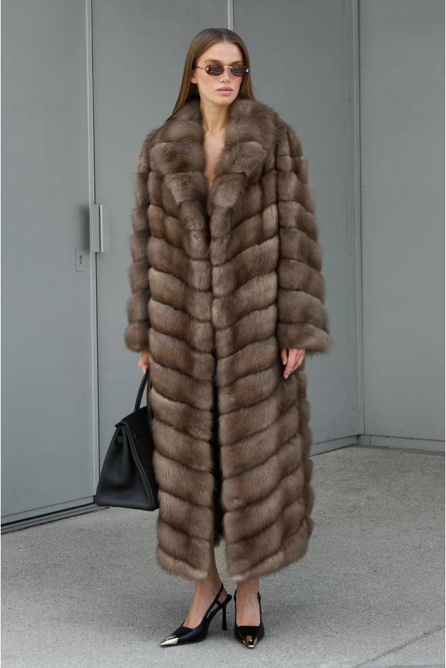 длинная шуба из куницы