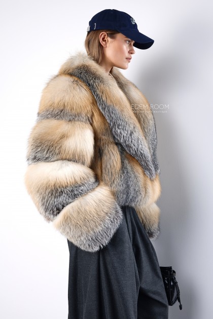 короткая шуба из комбинированной лисы