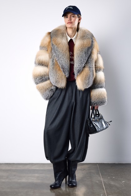 короткая шуба из комбинированной лисы