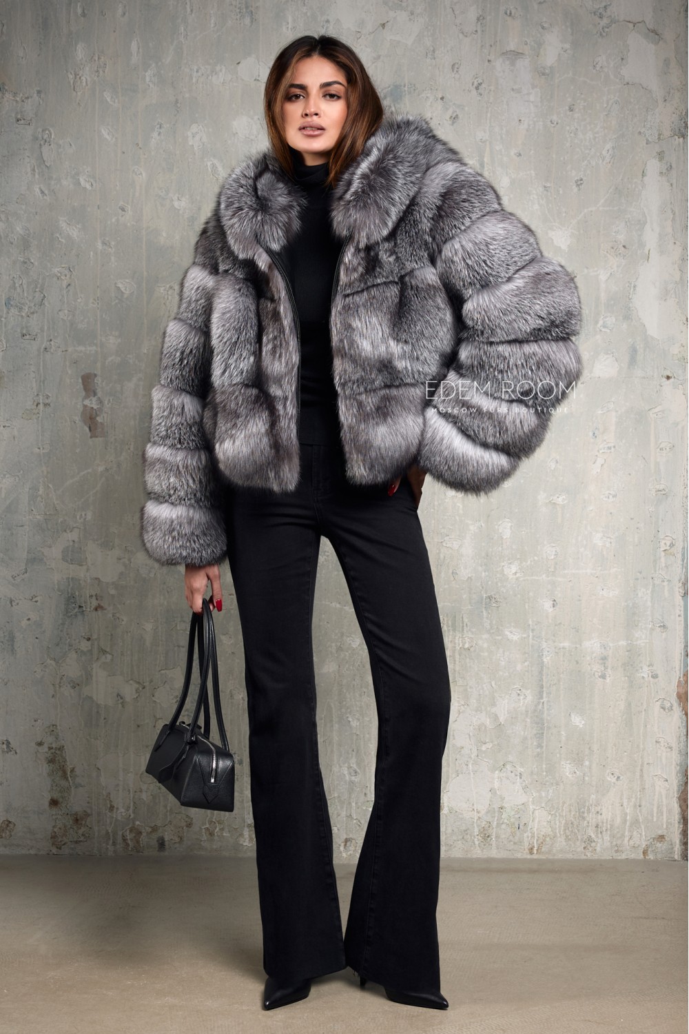 короткая шуба из лисы с капюшоном