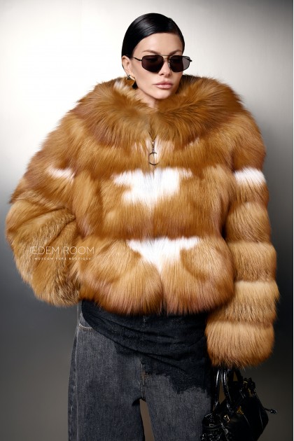 короткая шуба из лисы с капюшоном