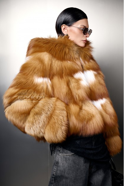 короткая шуба из лисы с капюшоном
