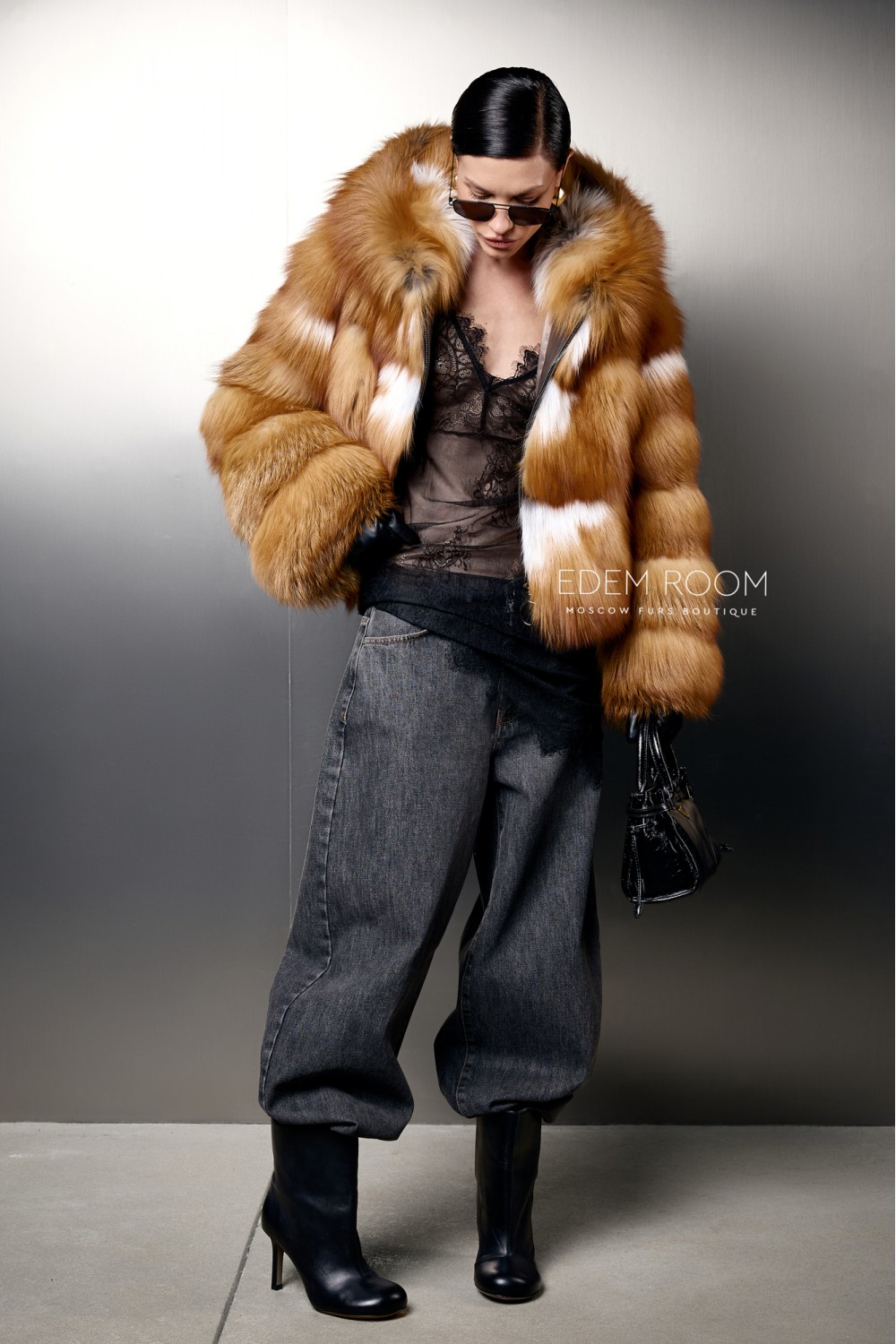 короткая шуба из лисы с капюшоном