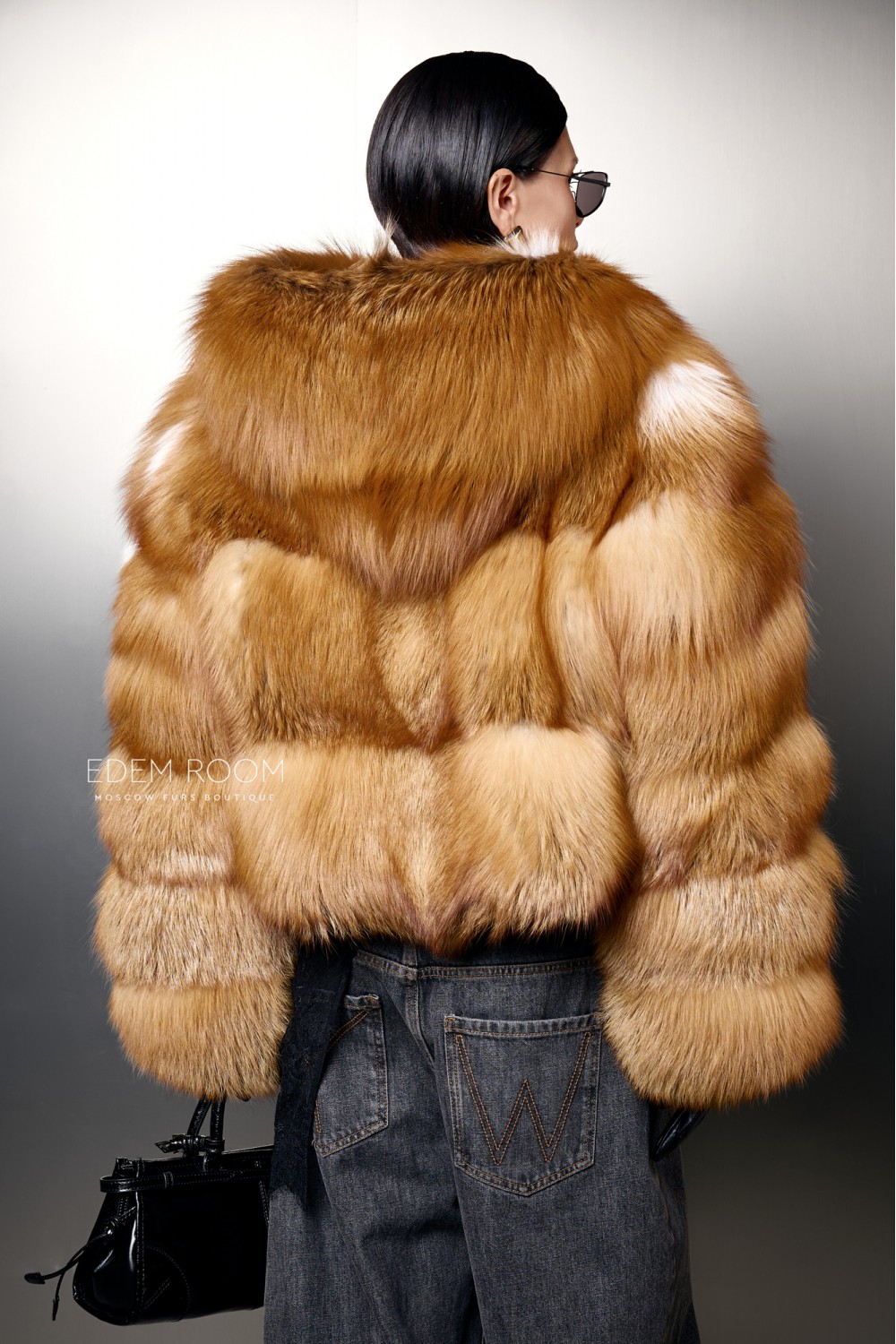 короткая шуба из лисы с капюшоном