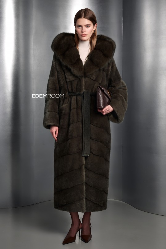 длинная норковая шуба с капюшоном из куницы