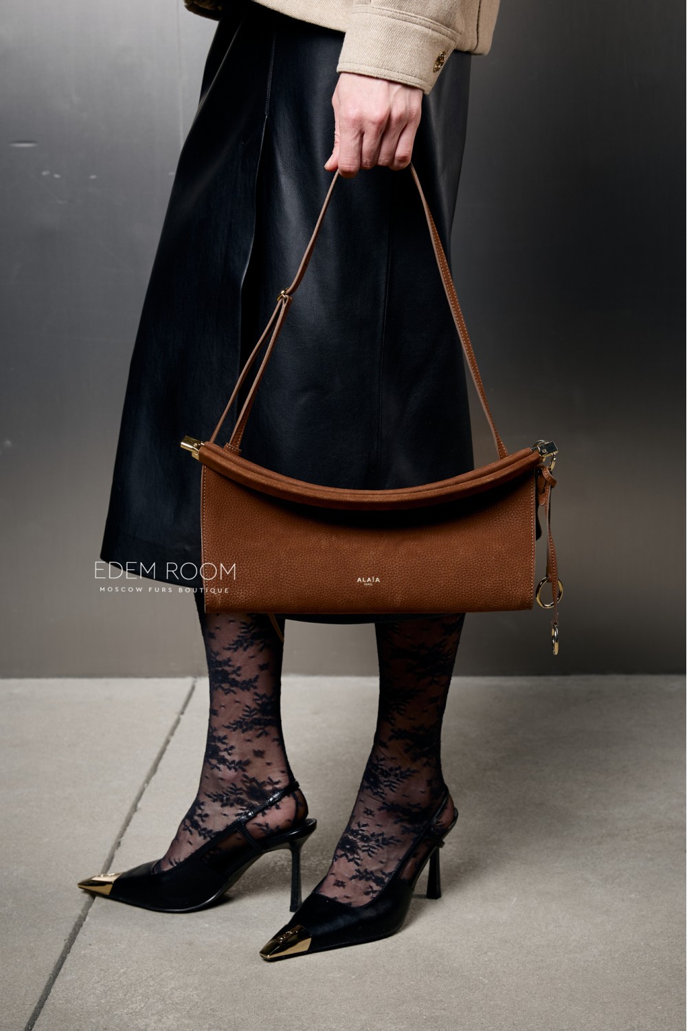 сумка - клач от бренда Alaia