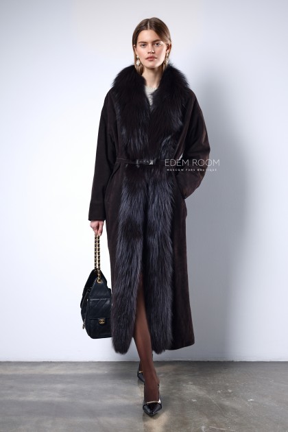 пальто из натуральной замшевой кожи с мехом лисы