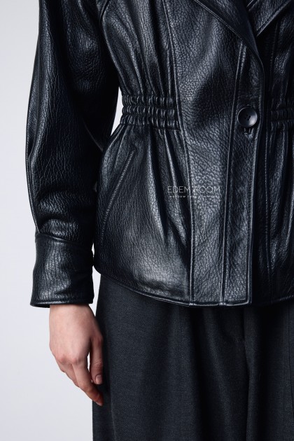 приталенная кожаная куртка