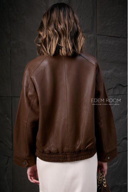модная кожаная куртка