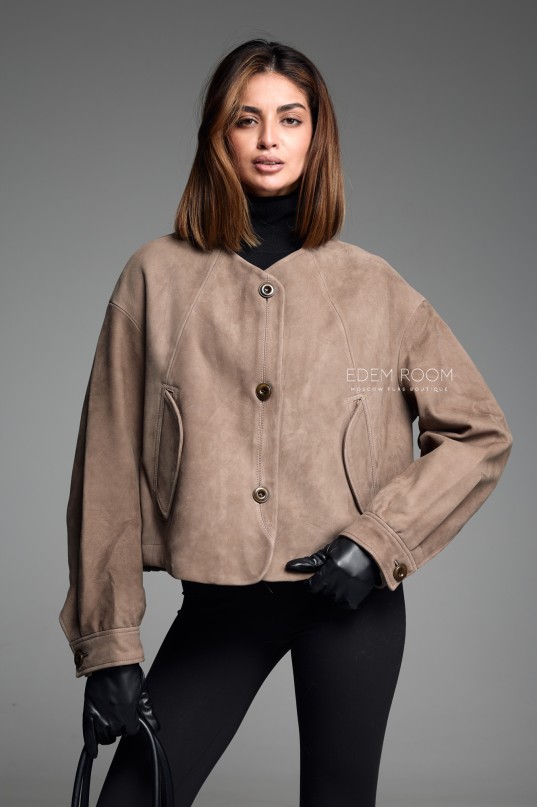 Замшевая куртка без воротника