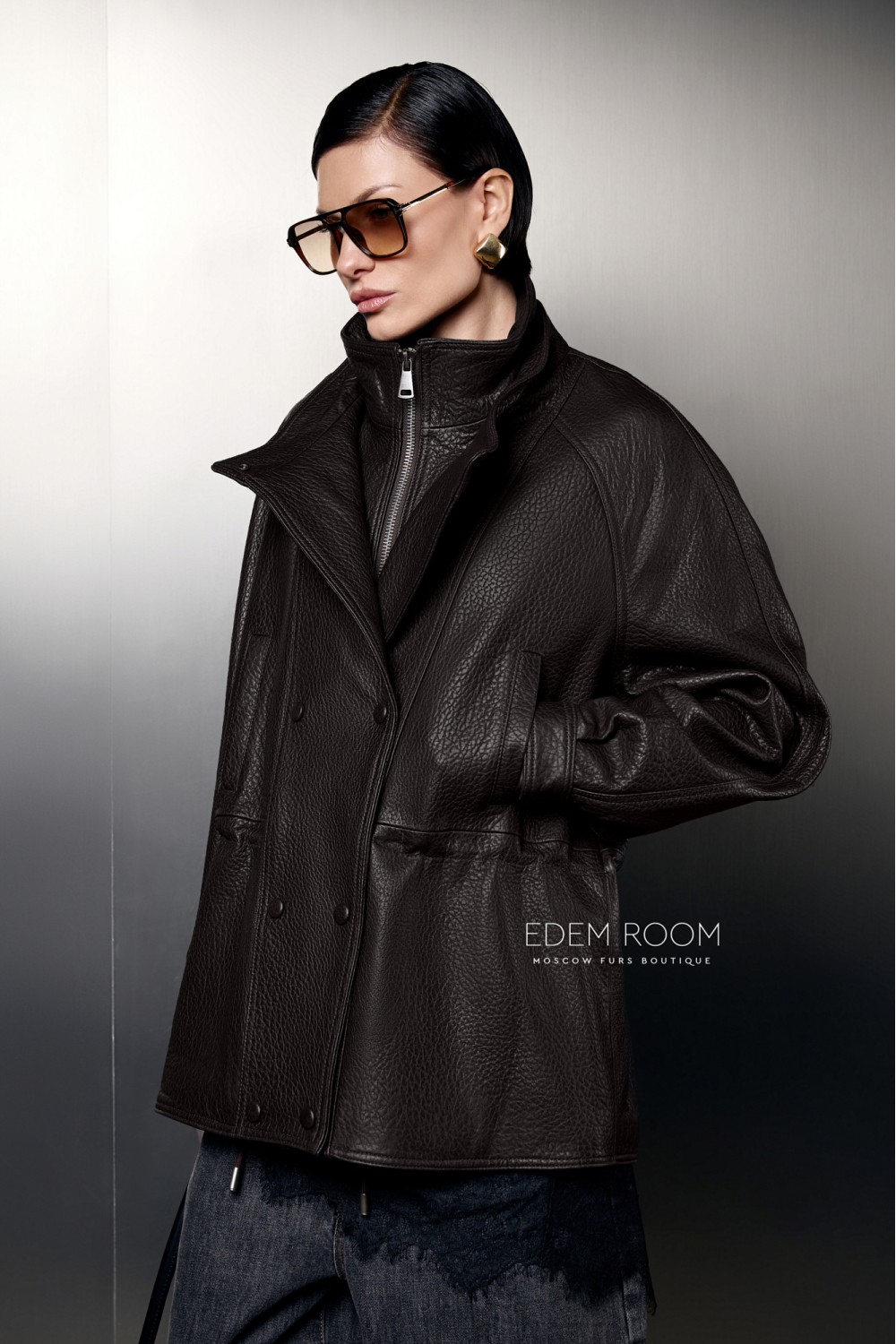 коричневая кожаная куртка