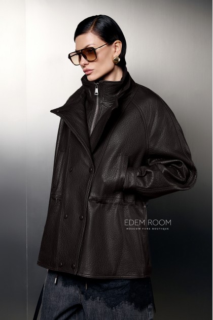 коричневая кожаная куртка