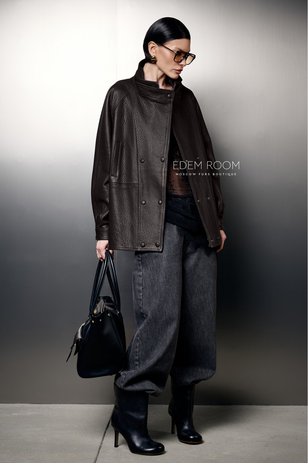 коричневая кожаная куртка