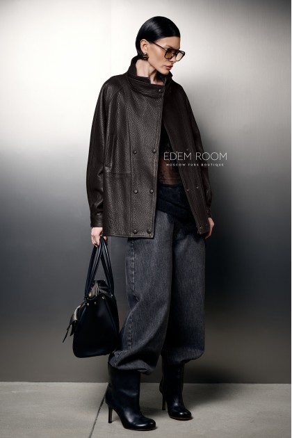 коричневая кожаная куртка