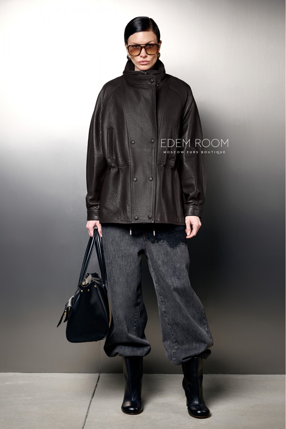 коричневая кожаная куртка