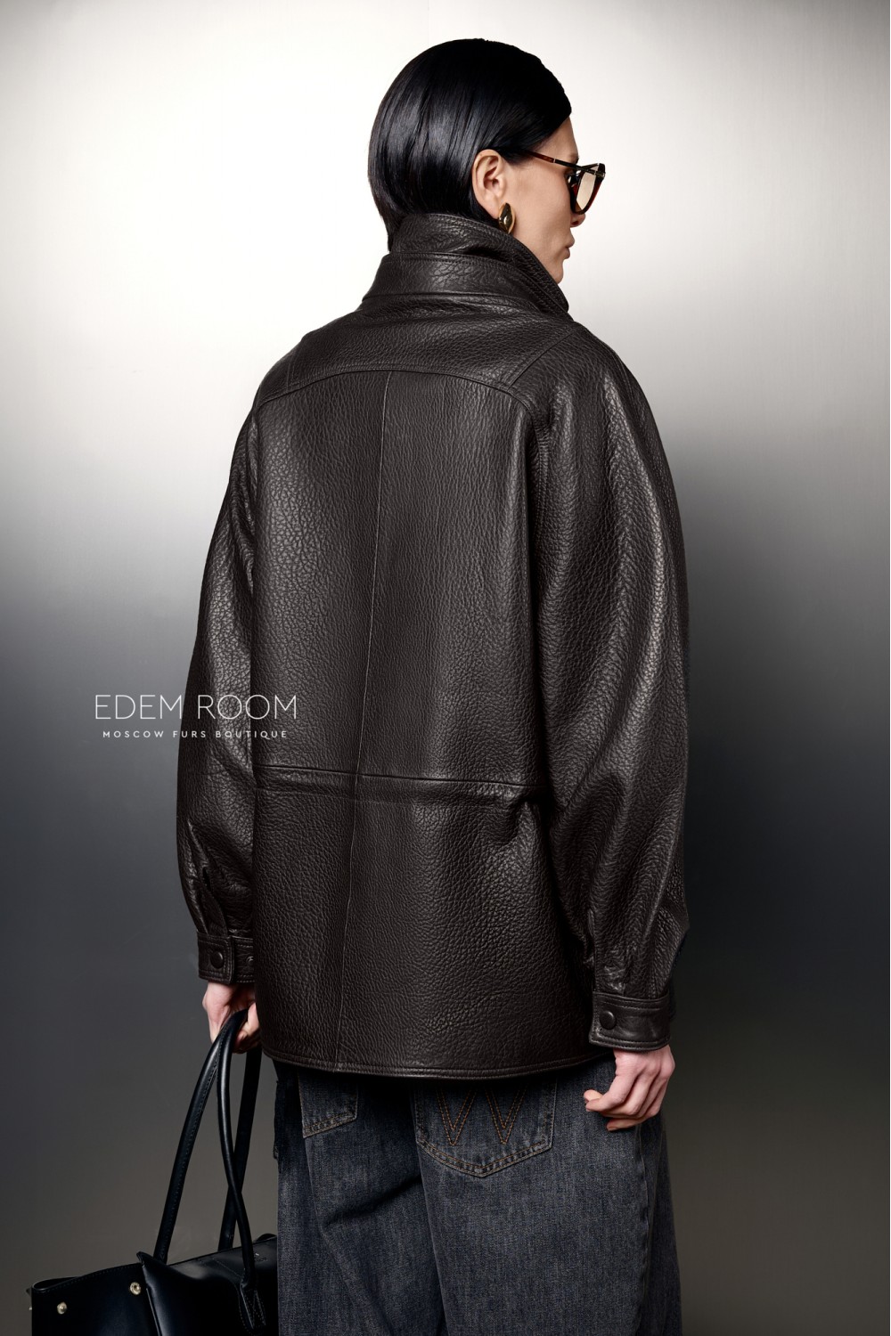 коричневая кожаная куртка