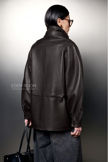 коричневая кожаная куртка