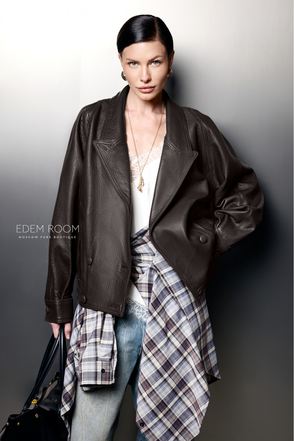 современная  женская куртка из кожи