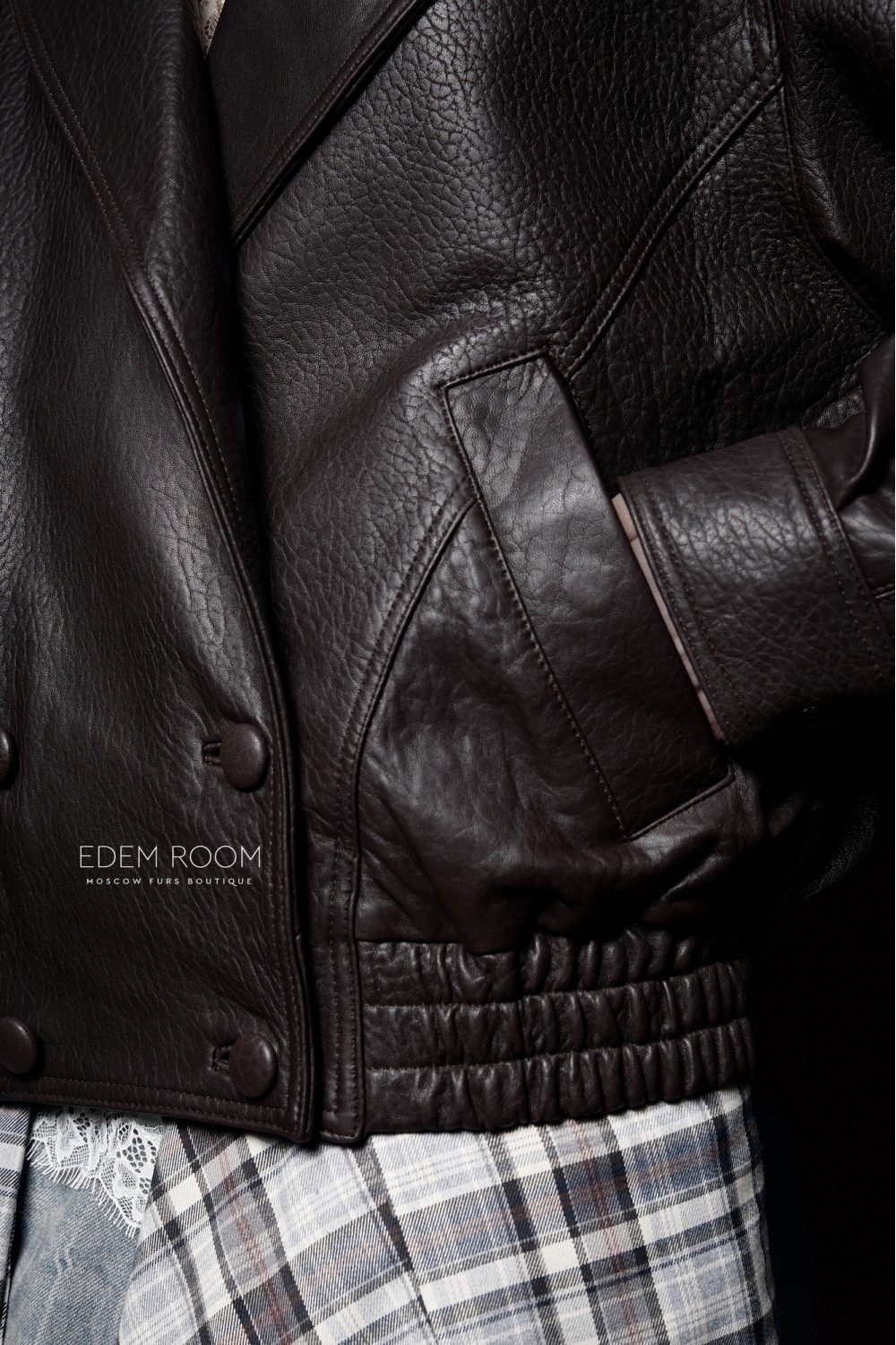 современная  женская куртка из кожи