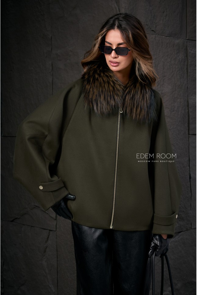 пальто - куртка с меховым воротником