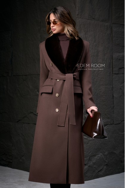 коричневое пальто с норковым воротником