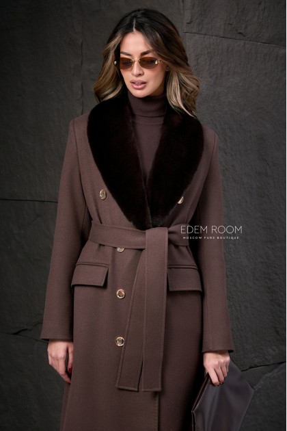 коричневое пальто с норковым воротником