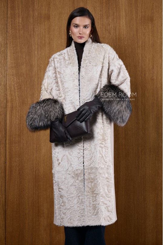 Шикарное меховое пальто от бренда Ferucci