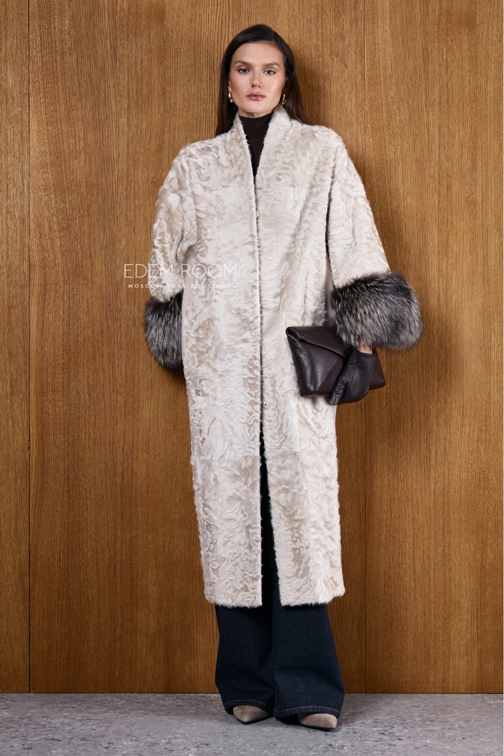 Шикарное меховое пальто от бренда Ferucci