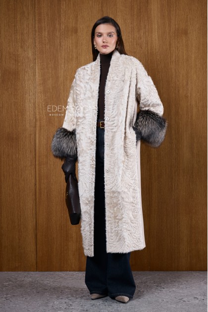 Шикарное меховое пальто от бренда Ferucci