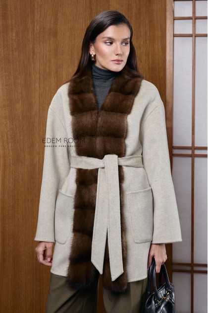 короткое пальто из шерсти с мехом норки