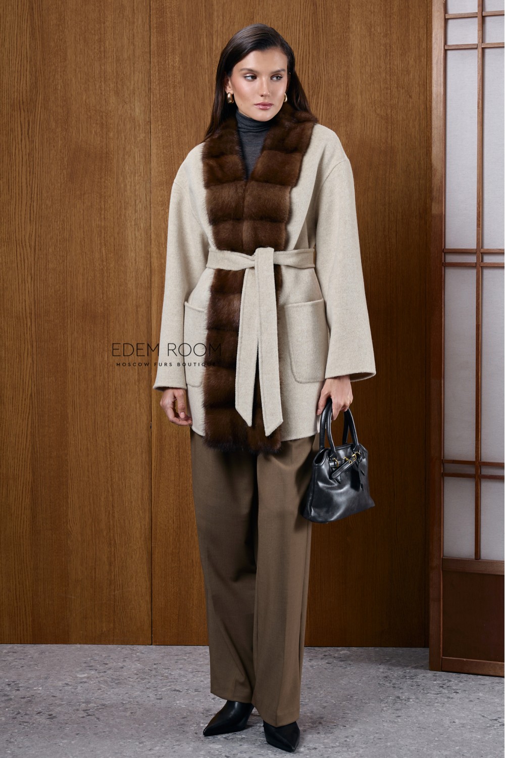 короткое пальто из шерсти с мехом норки