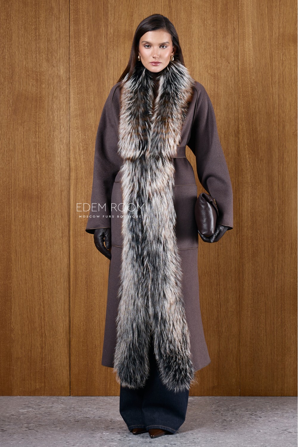 Шерстяное пальто с мехом лисы