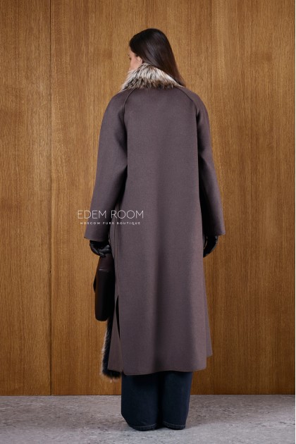 Шерстяное пальто с мехом лисы