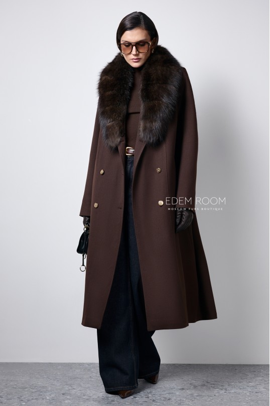 Пальто с меховым воротником от Donna Bacconi