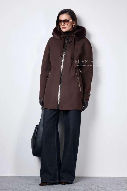 Куртка - жилетка с меховым капюшоном