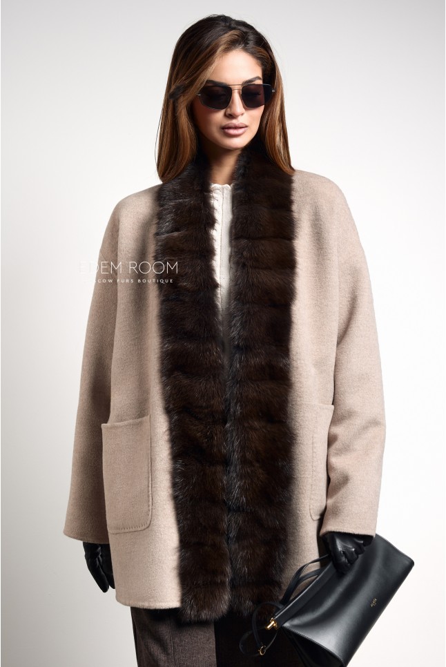 Пальто с мехом соболя