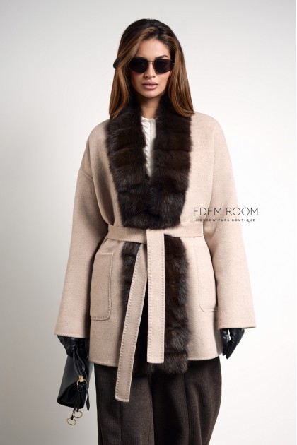 Пальто с мехом соболя