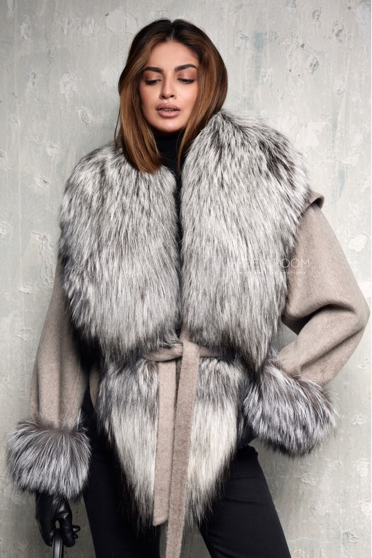 Пальто с мехом