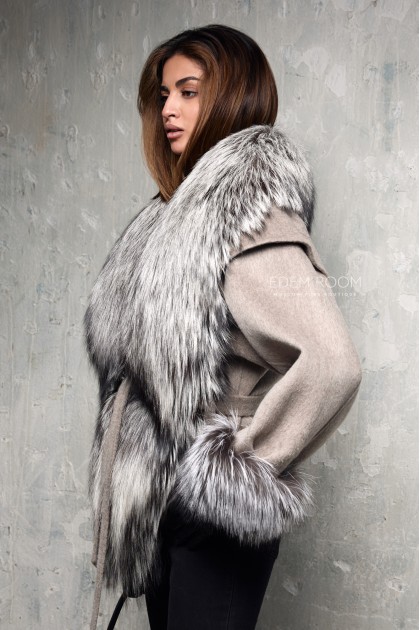 Пальто с мехом