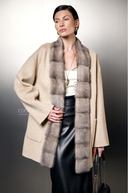 шерстяное пальто с мехом норки