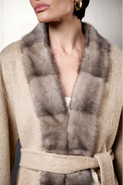 шерстяное пальто с мехом норки