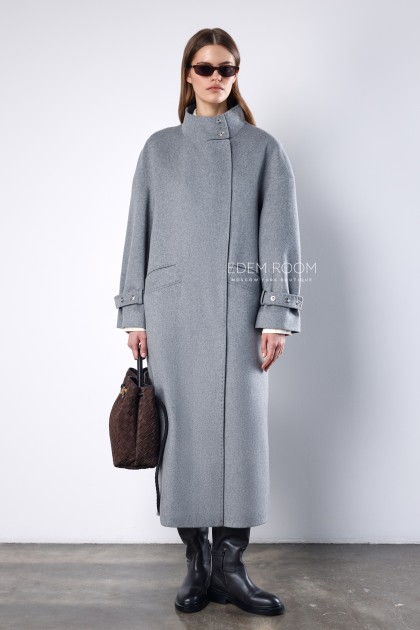 серое удлиненное пальто