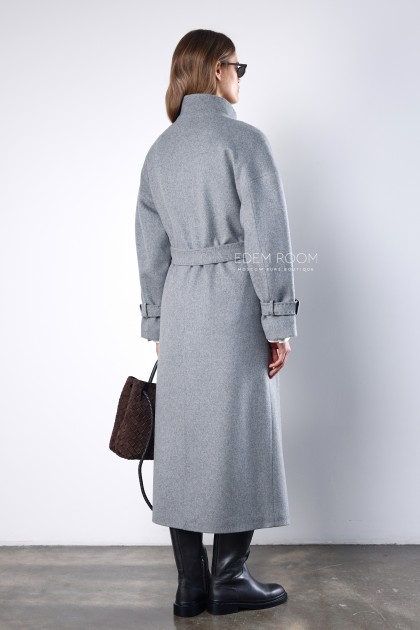 серое удлиненное пальто