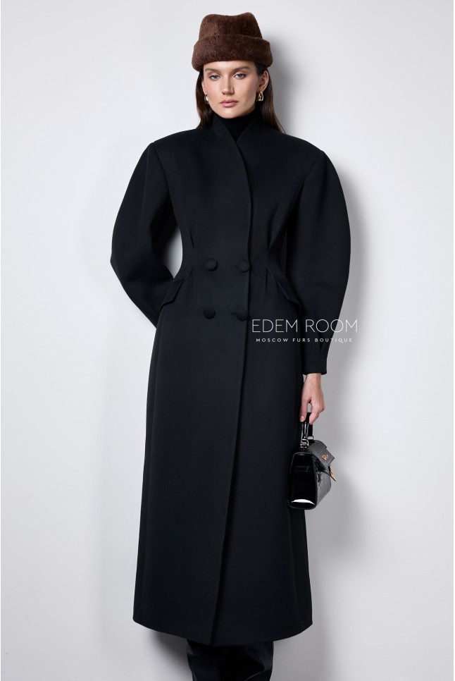 чёрное удлинённое пальто 