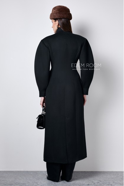 чёрное удлинённое пальто 