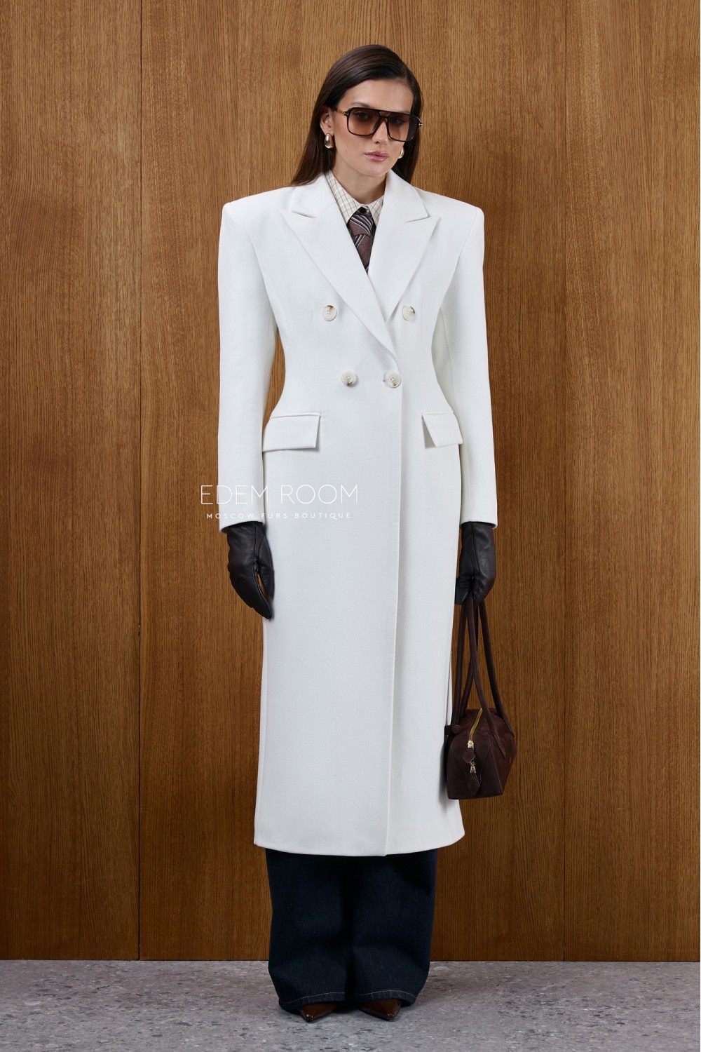 белое удлинённое пальто