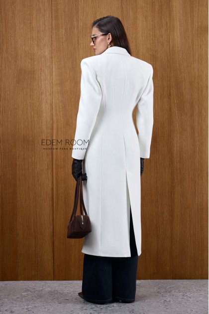 белое удлинённое пальто